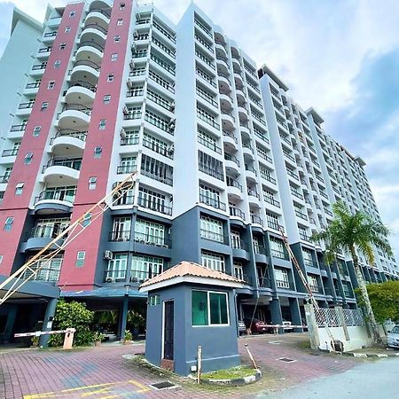 Lui Lui Comfy Condo In Great Location Kuah Exterior foto